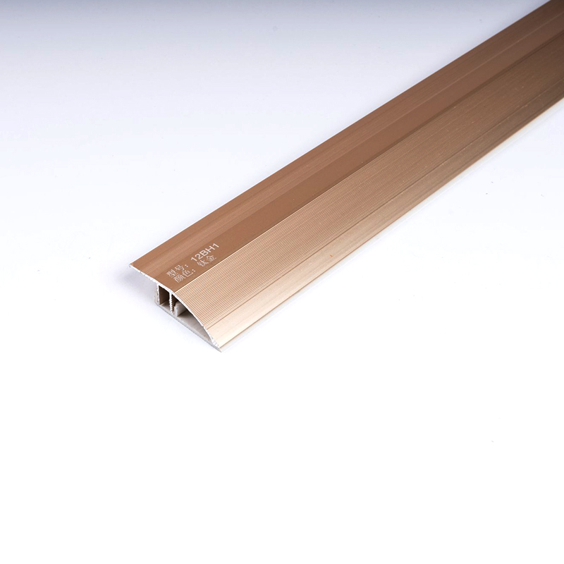 Ốp mũi cầu thang ốp gạch sang trọng