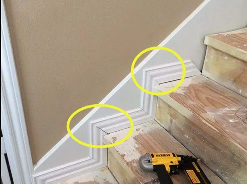 Ch&acirc;n cầu thang t&ugrave;y chỉnh