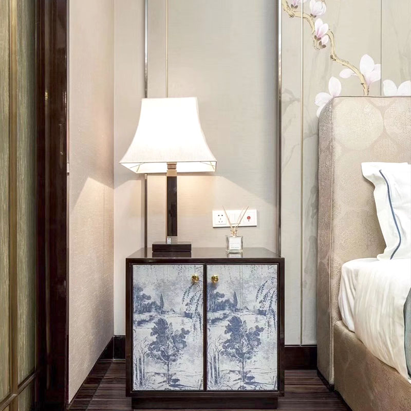 gạch cạnh kim loại