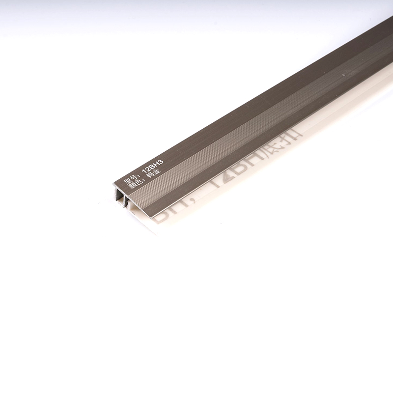 Trang tr&iacute; mũi cầu thang bằng gạch c&oacute; h&igrave;nh dạng kh&aacute;c nhau