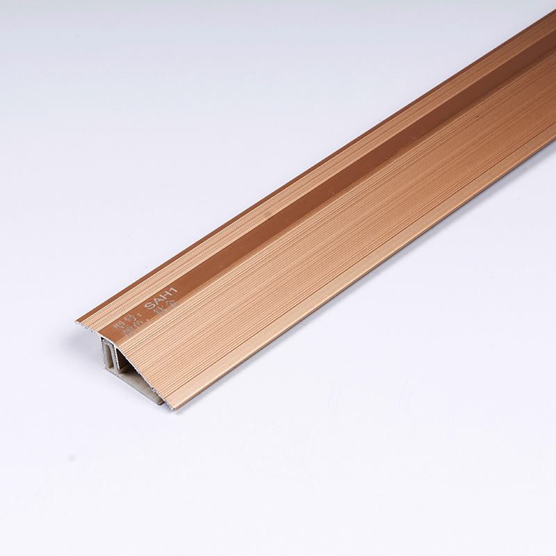 Dải chuyển tiếp s&agrave;n kim loại