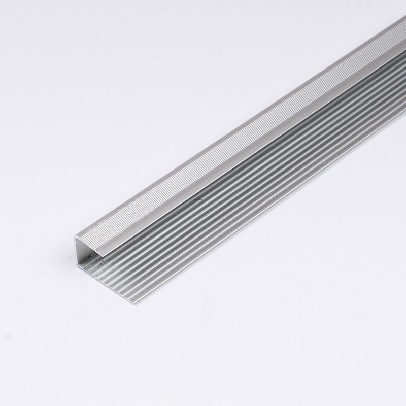 Viền gạch ốp cầu thang