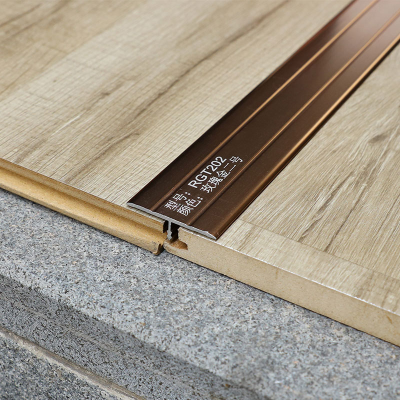 Dải chuyển tiếp từ gạch sang ng&oacute;i nội thất