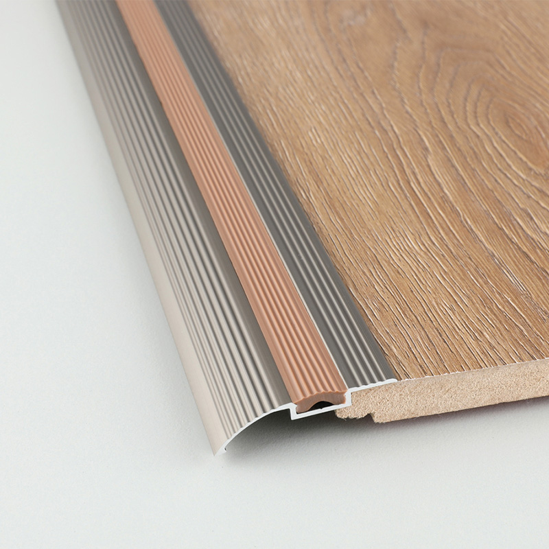 Dải chuyển tiếp s&agrave;n