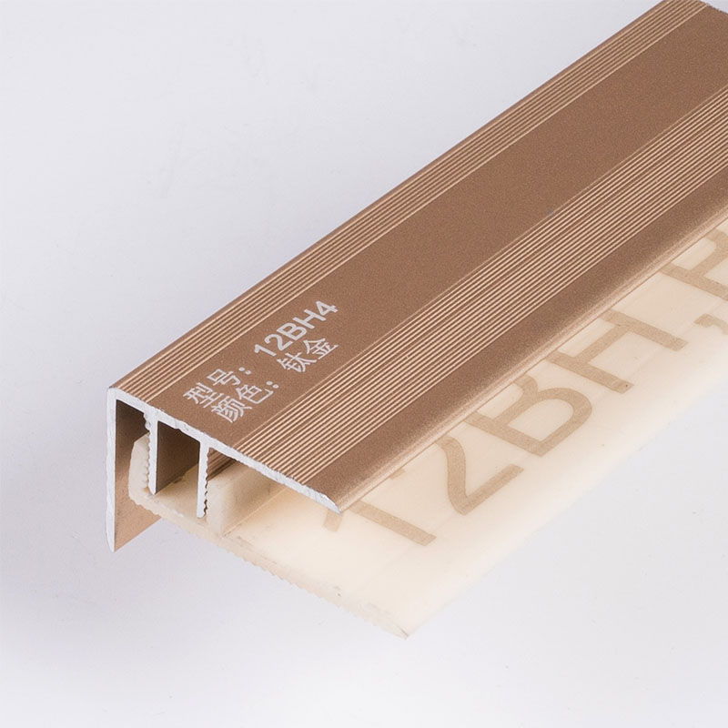 Gạch ốp mũi cầu thang