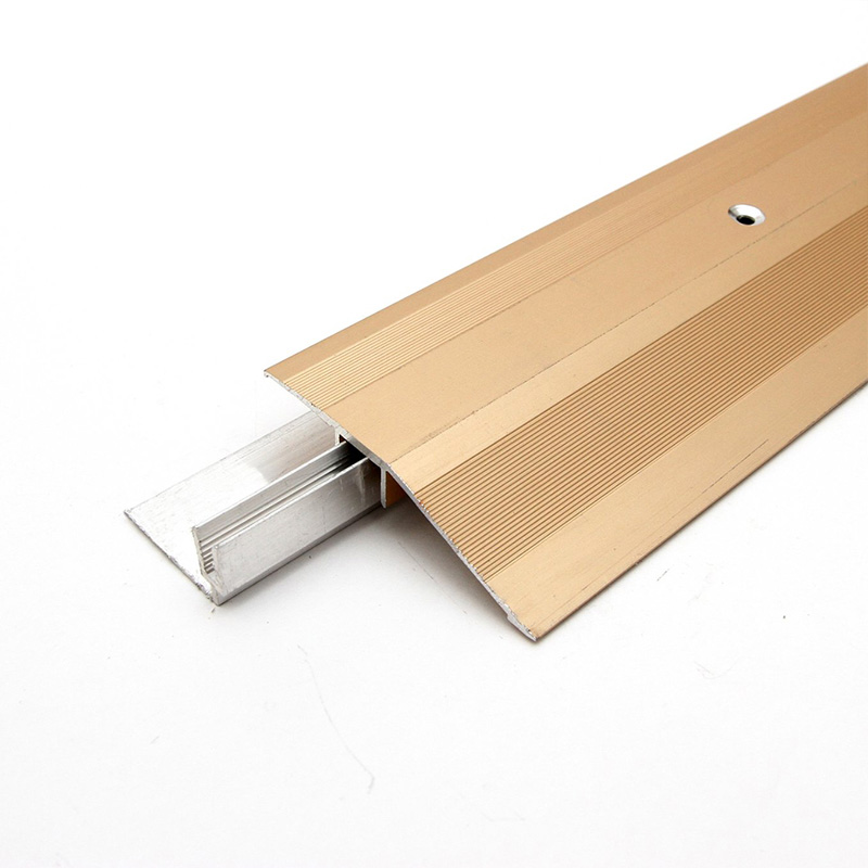 Dải chuyển tiếp từ gạch sang s&agrave;n t&ugrave;y chỉnh