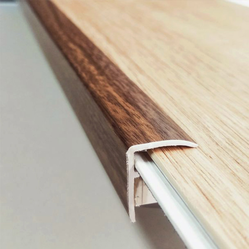 Dải cạnh cầu thang h&igrave;nh chữ F b&ecirc;n trong