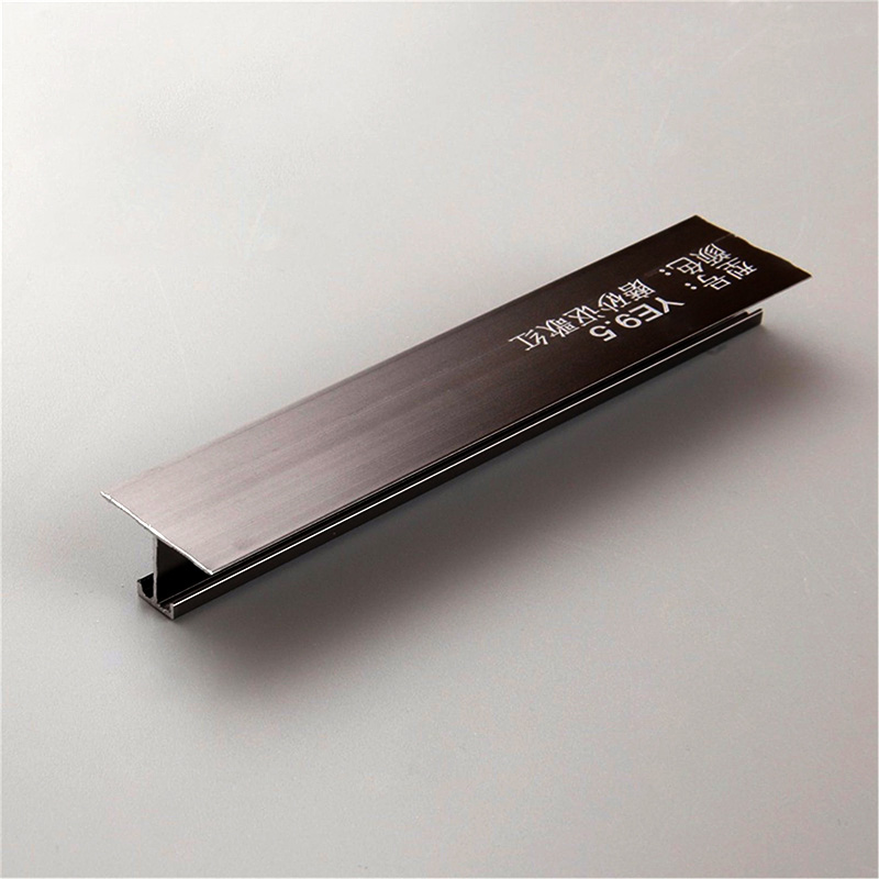 Viền gạch h&igrave;nh chữ T m&agrave;u đen