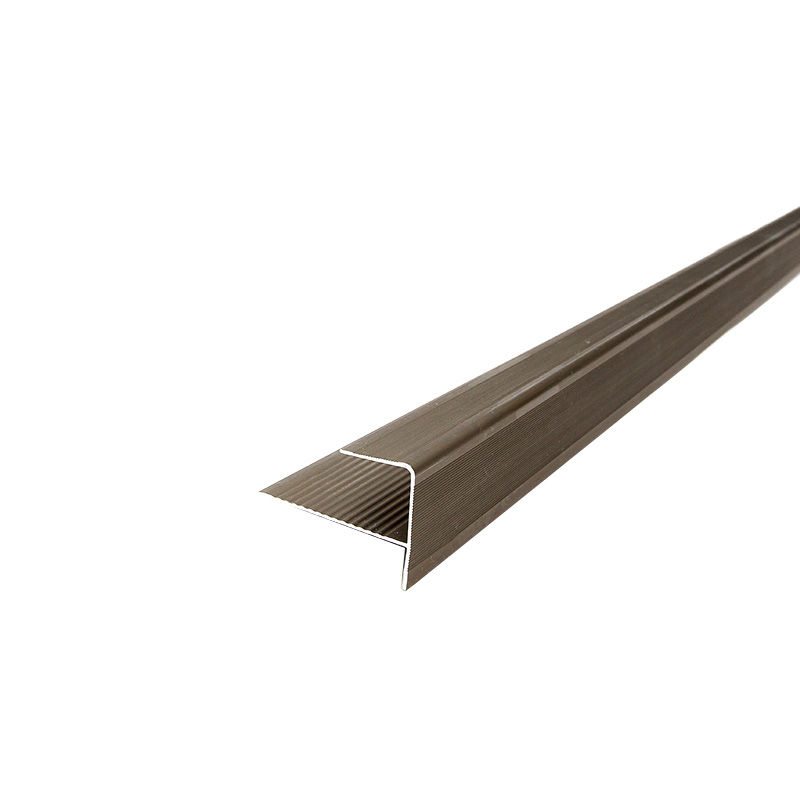 Viền cạnh cầu thang h&igrave;nh chữ F trong nội thất