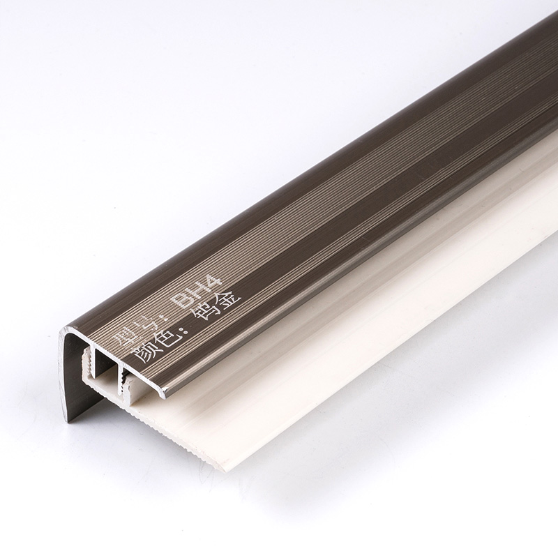 Viền gạch cầu thang