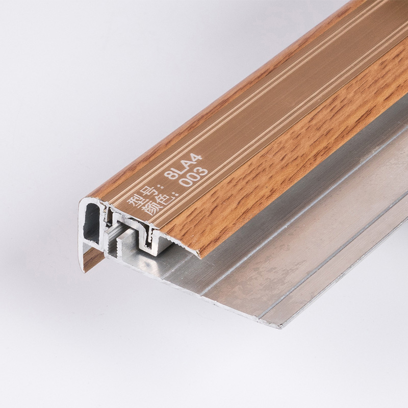 Viền cạnh cầu thang