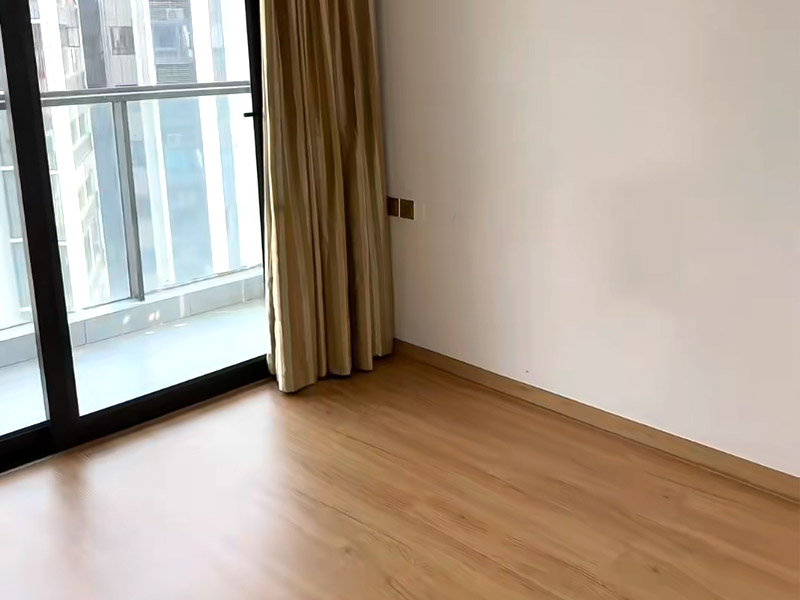Tấm v&aacute;n ch&acirc;n tường tự d&iacute;nh