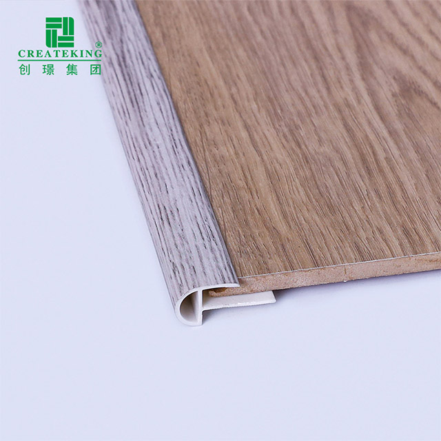 Mũi cầu thang PVC tròn 40 * 20mm
