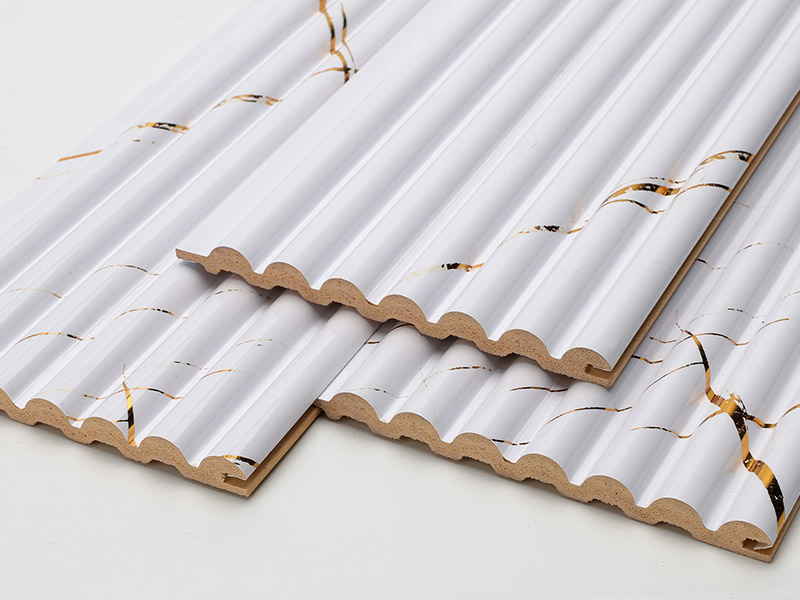 Tấm tường h&igrave;nh b&aacute;n nguyệt bằng đ&aacute; cẩm thạch trắng v&agrave;ng 105,5 * 8,5mm 