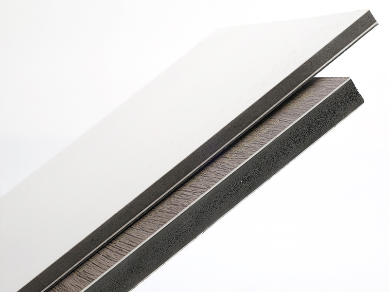 Chất liệu của tấm pha lê carbon là gì?