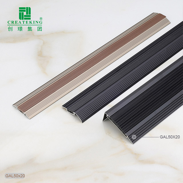Viền mũi cầu thang 20x50mm có chèn cao su