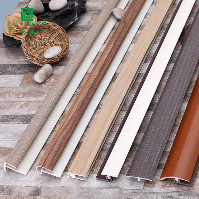 Mũi cầu thang PVC tròn 40 * 20mm
