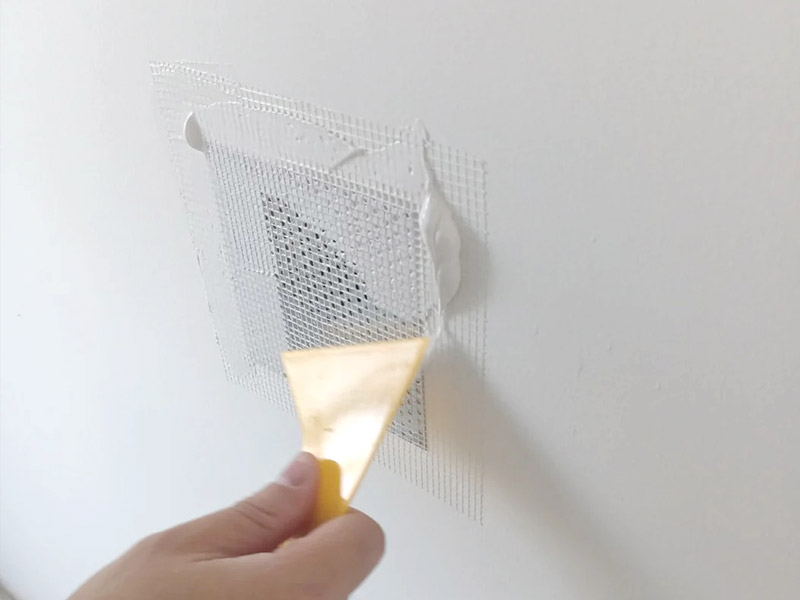 Cách che một lỗ trên tường: Hướng dẫn đầy đủ