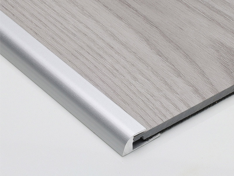 Viền s&agrave;n h&igrave;nh chữ C