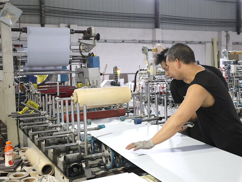 Các tấm PVC được sản xuất như thế nào?