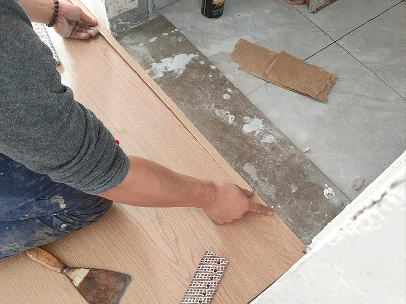 Bạn có cần dải chuyển tiếp giữa các phòng có cùng sàn không?