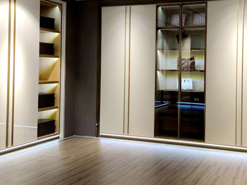 Tấm ốp ch&acirc;n tường hợp kim nh&ocirc;m LED 80 * 9mm