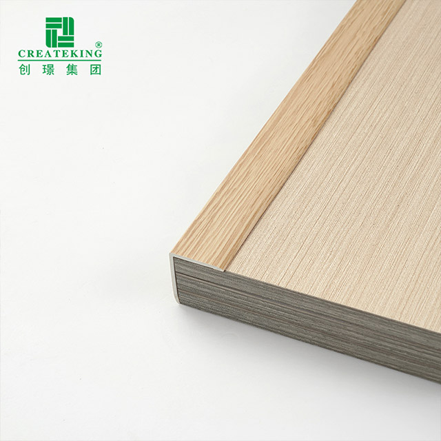 Tấm bảo vệ góc sàn gỗ cứng PVC hình chữ L 32 * 28mm 