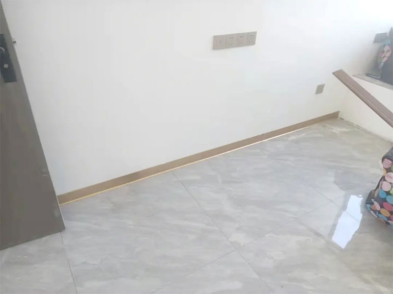 Biến đổi nội thất của bạn với các tấm ốp chân tường bằng nhôm: Xu hướng thiết kế hiện đại