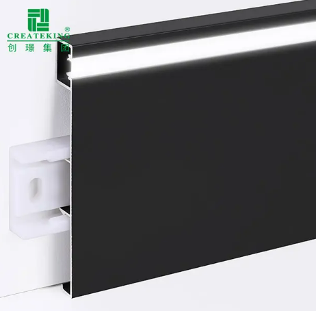 Ván chân tường PVC và SPC: cái nào tốt hơn cho phòng tắm?